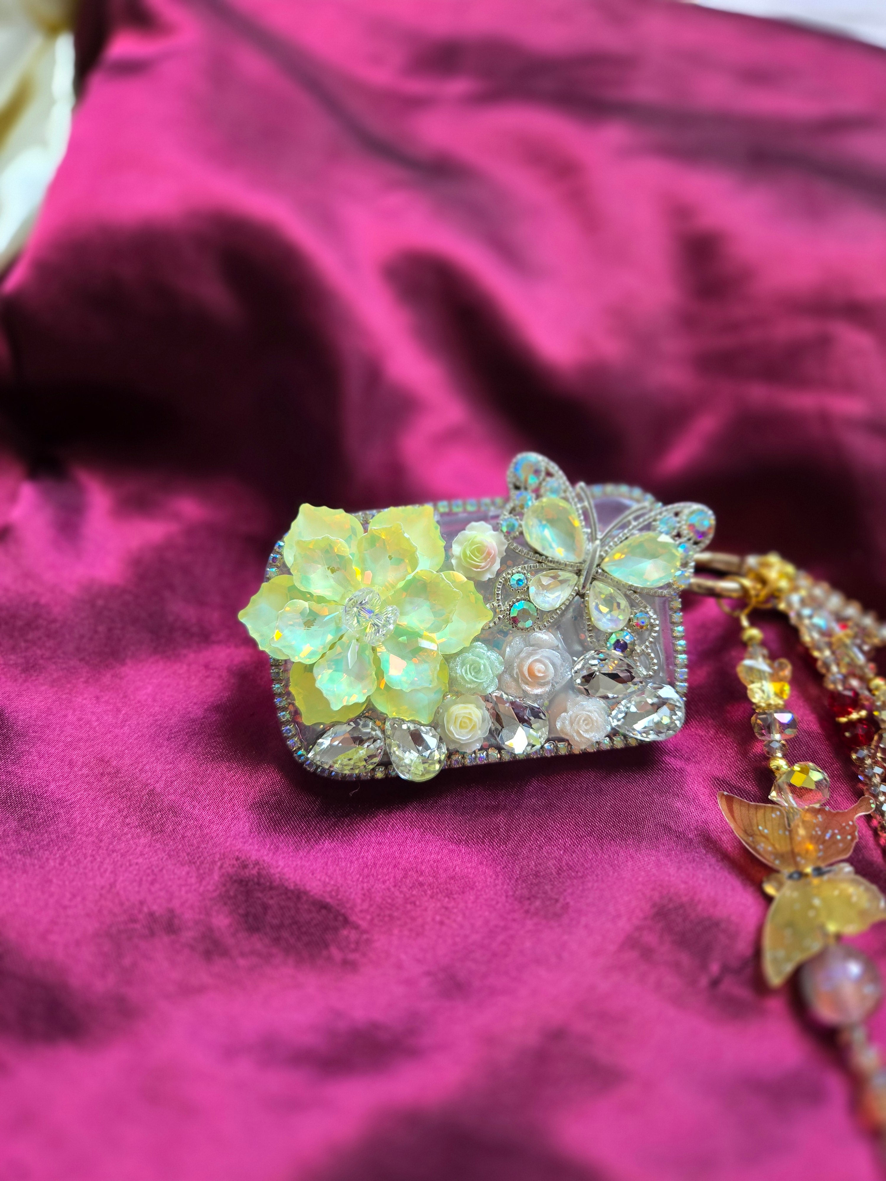Enchanted Garden Mirror Phone Clip
